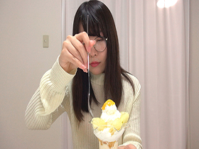 スイーツ食べて「うまぁ」ってなりながら、下半身はイカされる女の子たち サンプル動画サムネイル